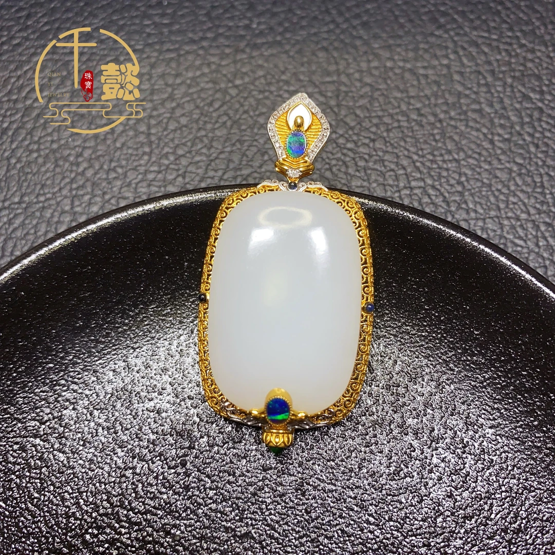 臻品18K金和田玉顶俄料高白婴儿肌白玉无事牌吊坠