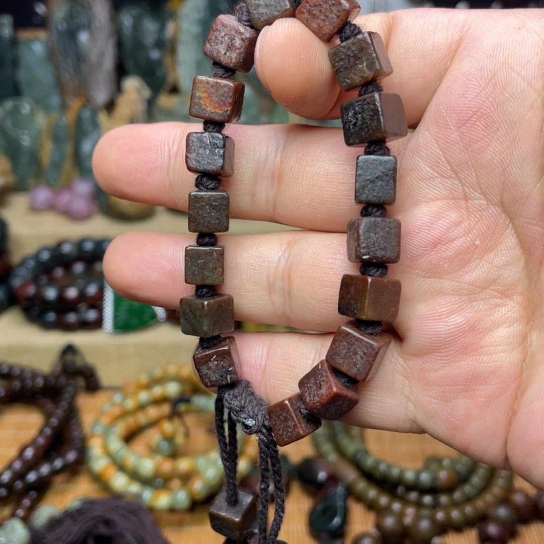 岫岩河磨玉（透闪石质玉）未镶嵌颈饰卡9