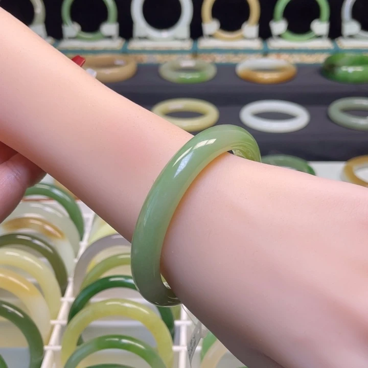 和田玉手镯未镶嵌58