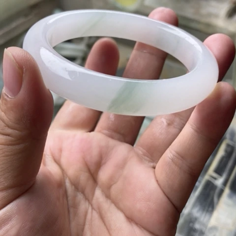 好***倍未镶嵌手镯石英质玉（金丝玉）