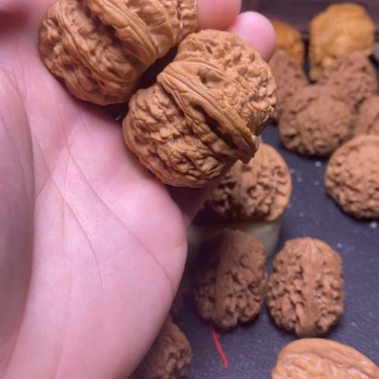 文玩核桃球白42全品