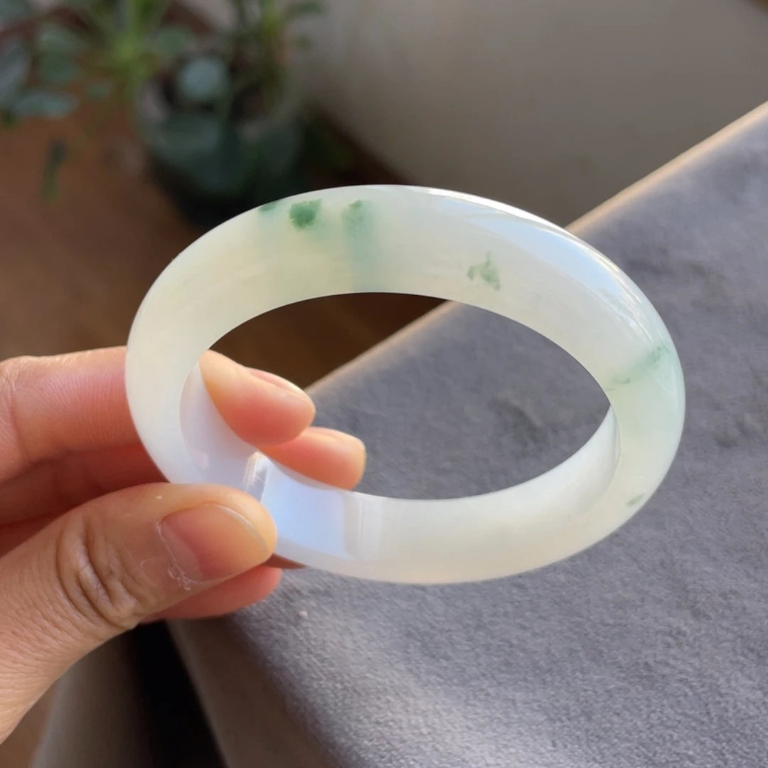 翡翠未镶嵌手镯飘花