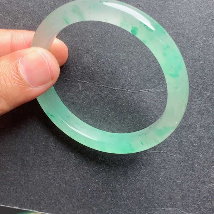 未镶嵌手镯石英质玉