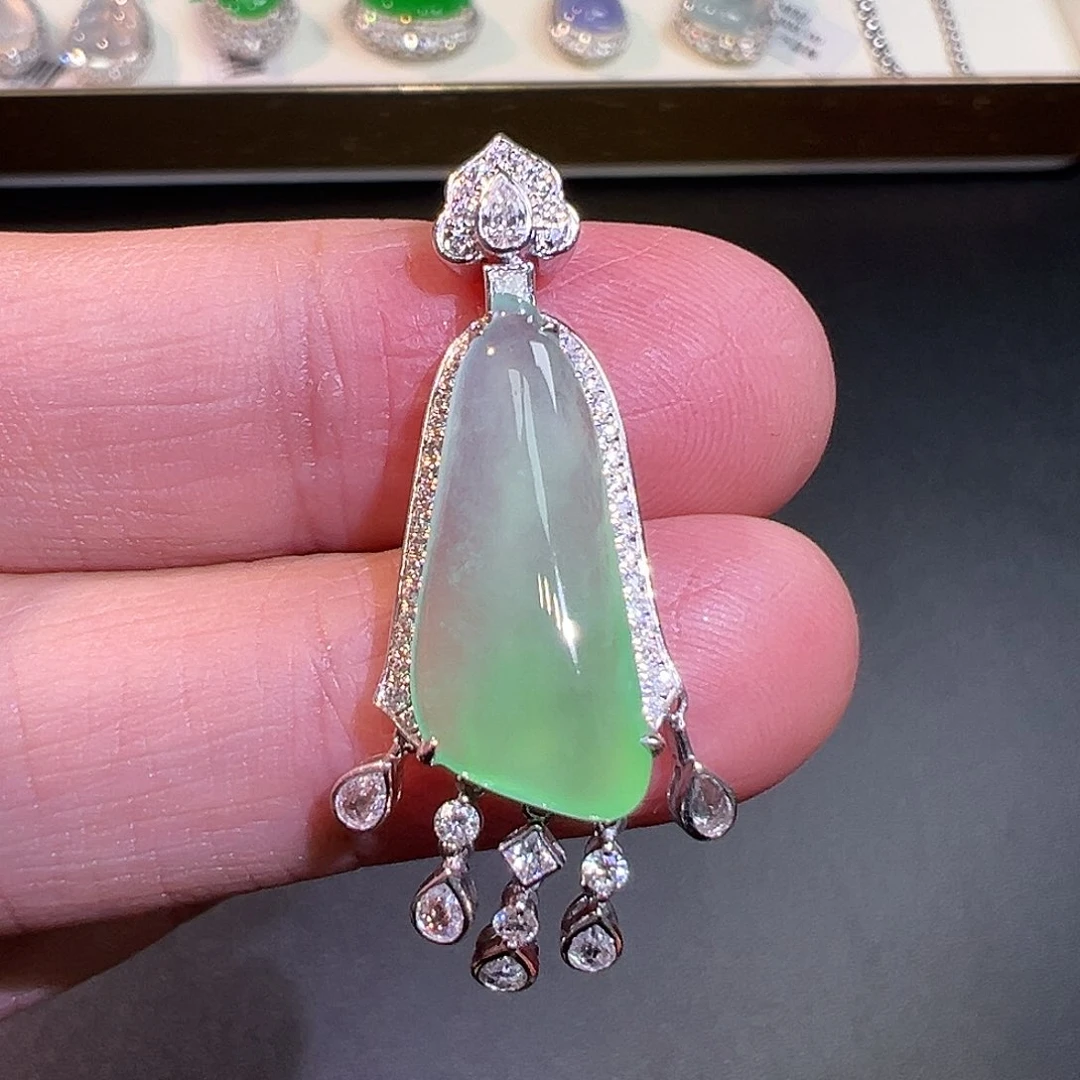 翡翠颈饰18K金镶嵌翡翠