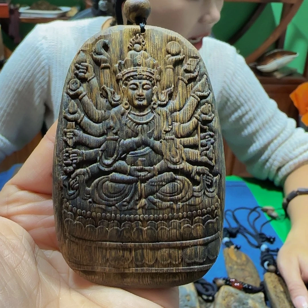 沉香沉香碎屑海南国香白奇乌身老料千手观音带绳34克