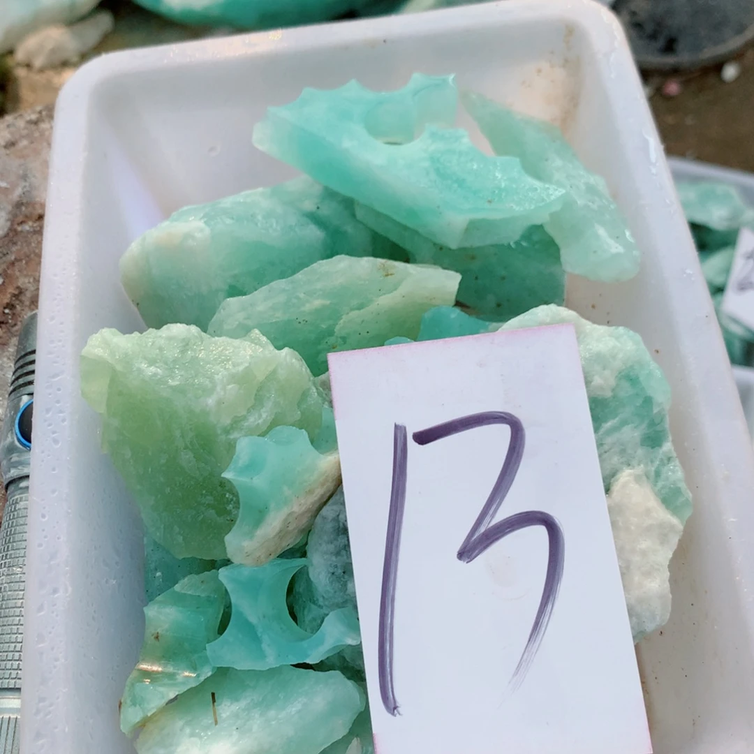 蛇纹石玉未镶嵌原石梧***叶