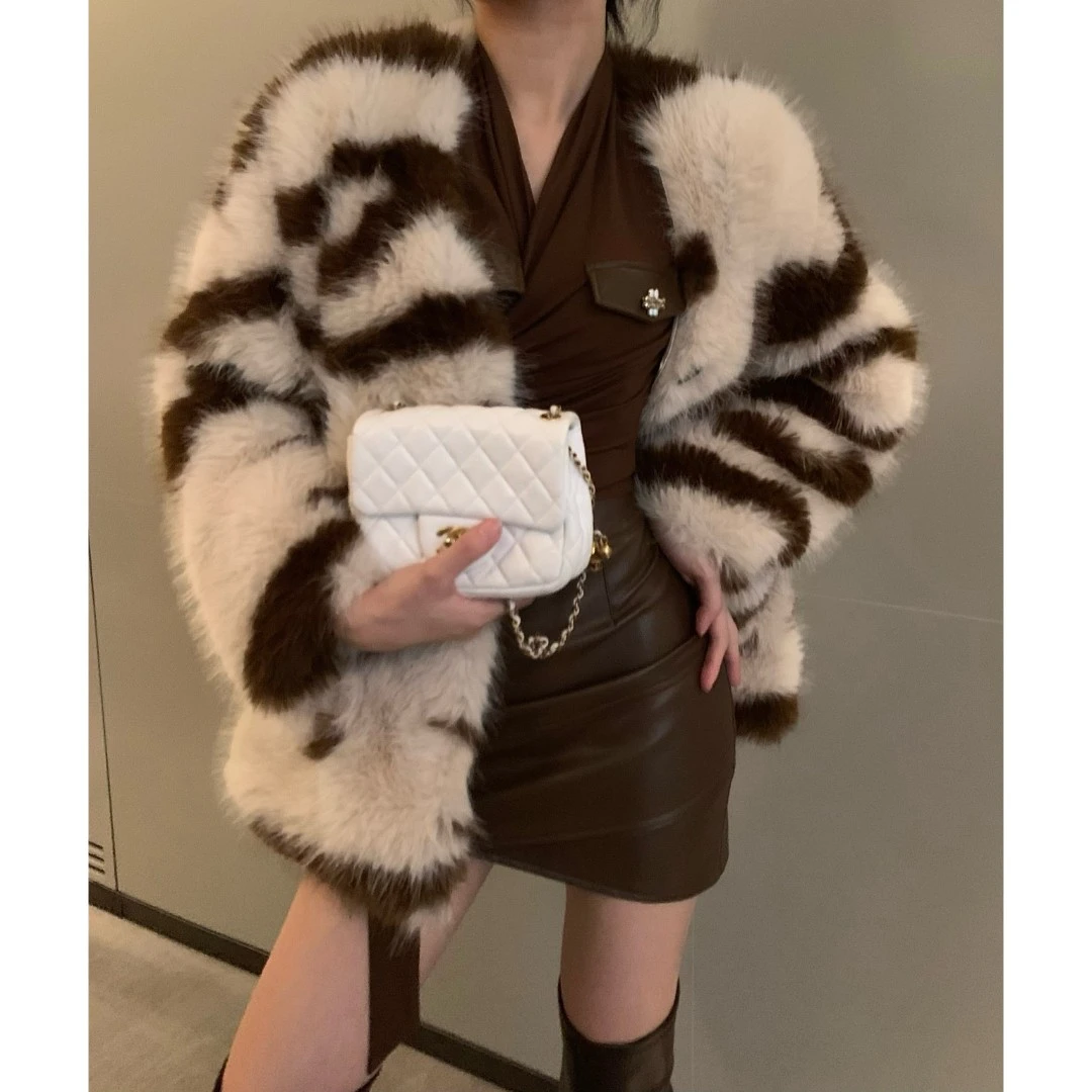 JINQ 秋冬宽松撞色斑纹毛毛短外套 JINQA1046