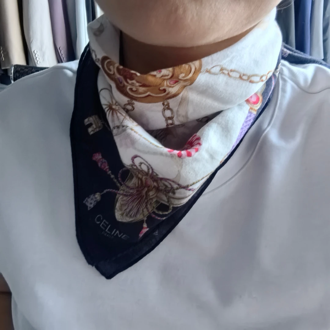 95新 Celine/思琳 女士蓝色方巾149650