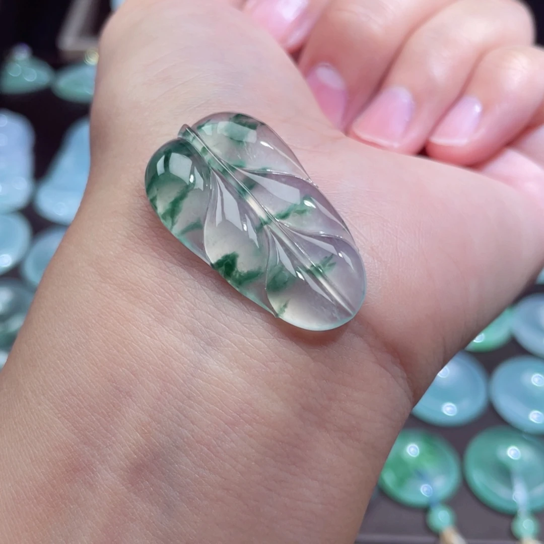 颈饰未镶嵌翡翠叶子