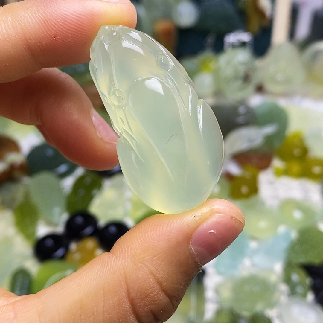 蛇纹石玉未镶嵌颈饰成*功