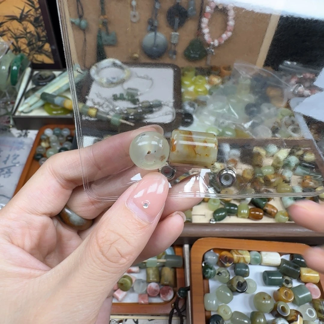 咬***芙未镶嵌岫玉岫玉戒指搭配