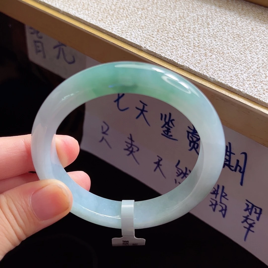 翡翠手镯未镶嵌手镯