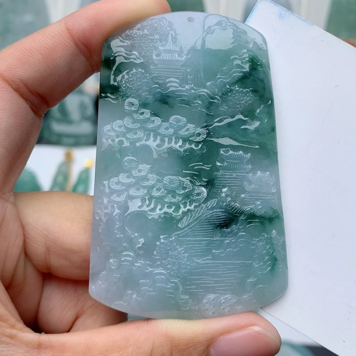 翡翠未镶嵌颈饰山水
