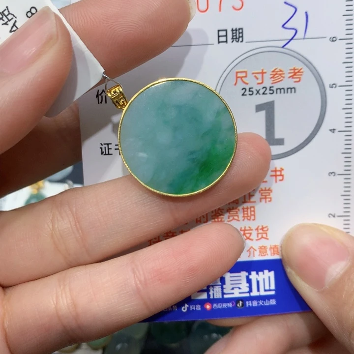 翡翠颈饰18K金镶嵌小****圆牌