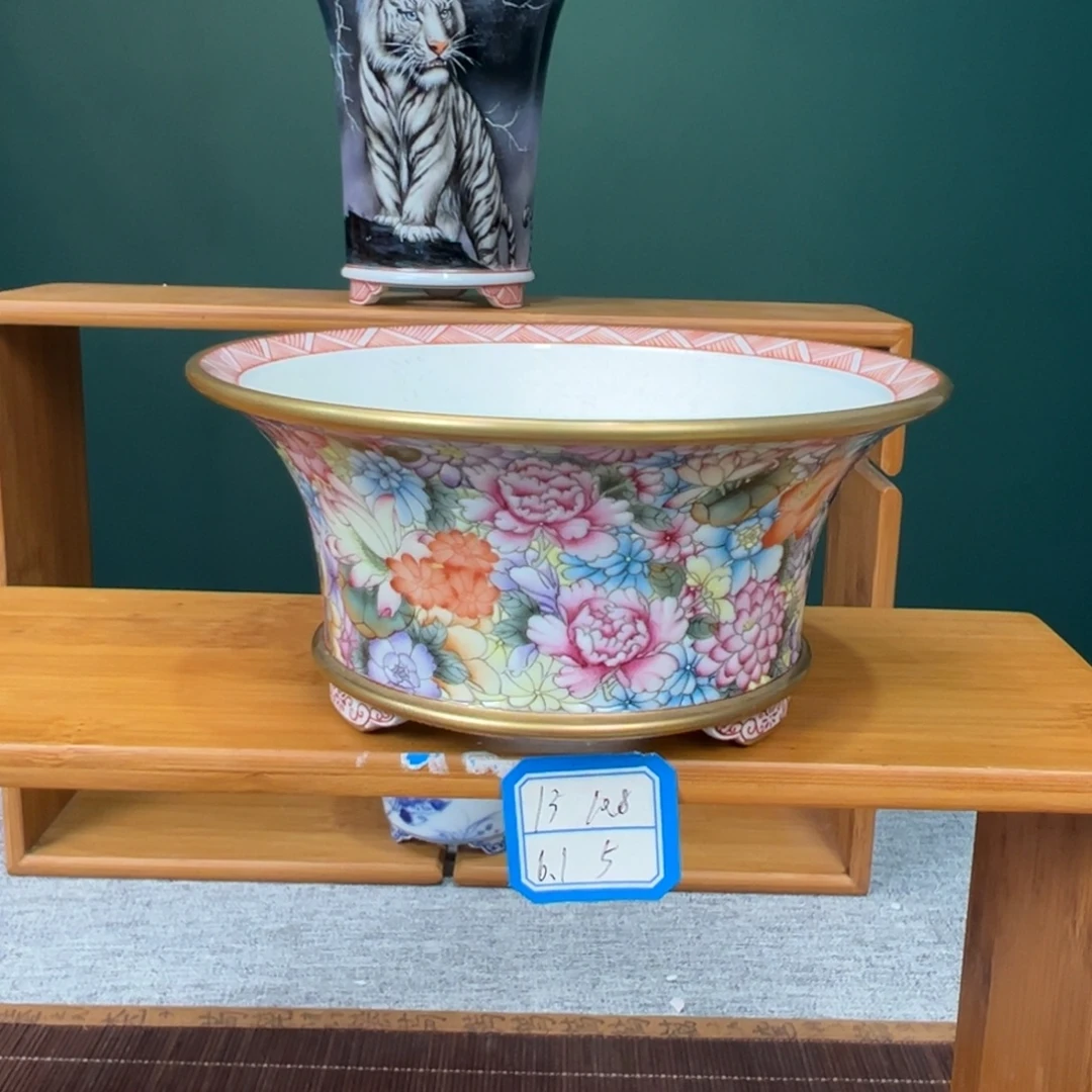 手工手绘粉彩万花盆