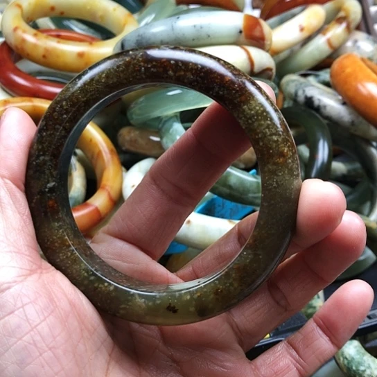 蛇纹石玉手镯未镶嵌一****e