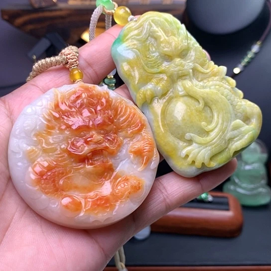 翡翠吊坠(赠链)未镶嵌执*吊坠