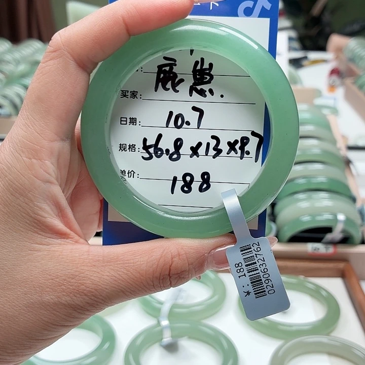 鹿***崽石英质玉未镶嵌手镯