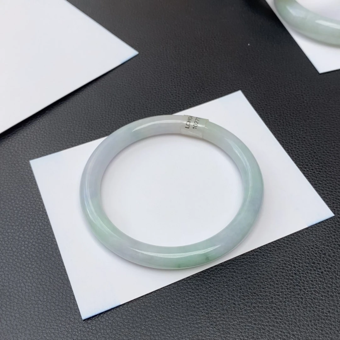 如***。翡翠手镯未镶嵌天然翡翠手镯