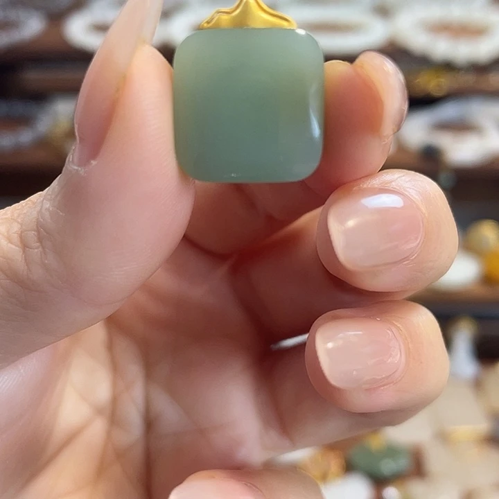 和田玉18K金镶嵌吊坠(不含链)