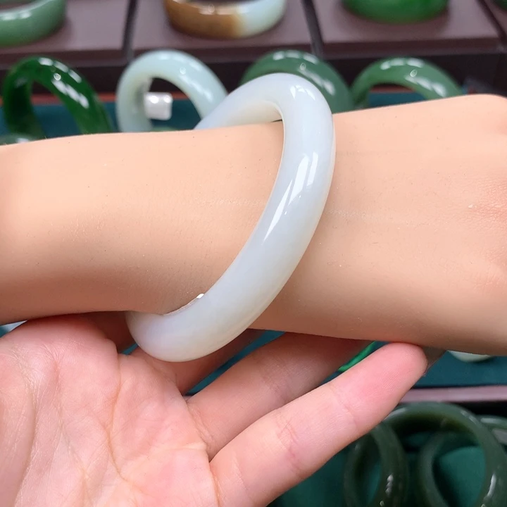 未镶嵌手镯和田玉55.56