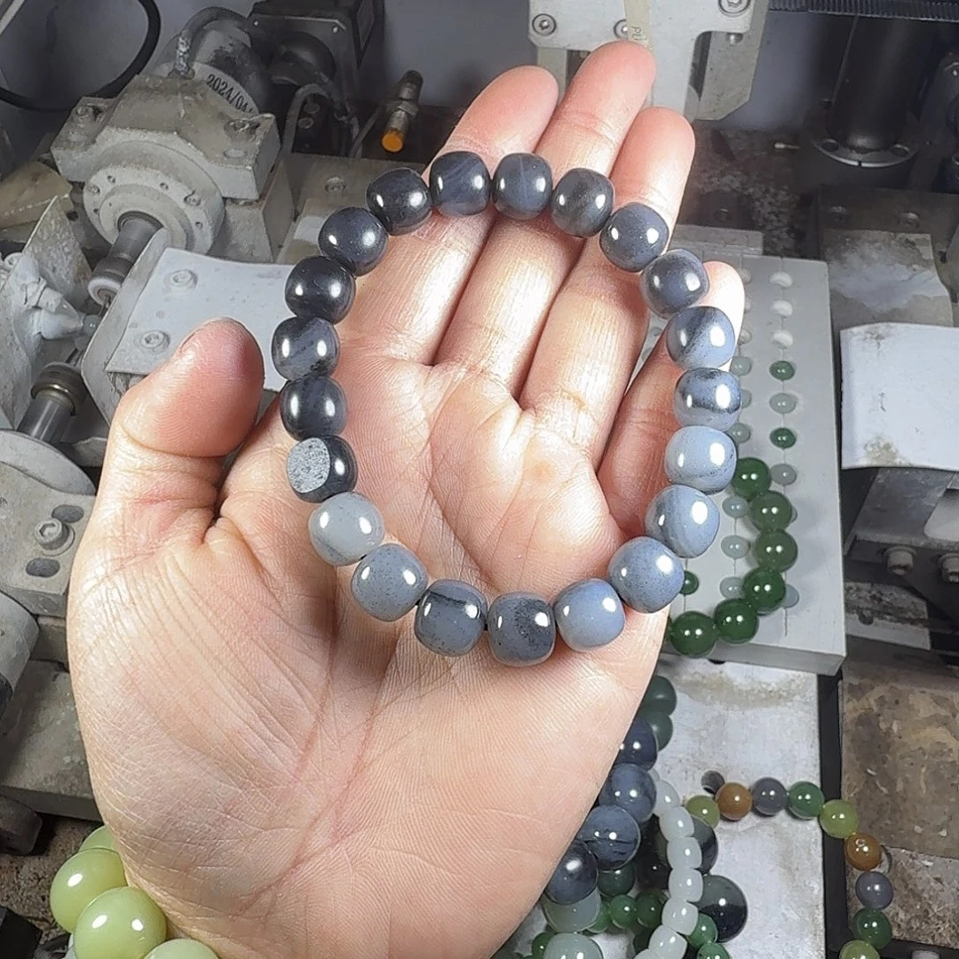 皮***周和田玉未镶嵌手链