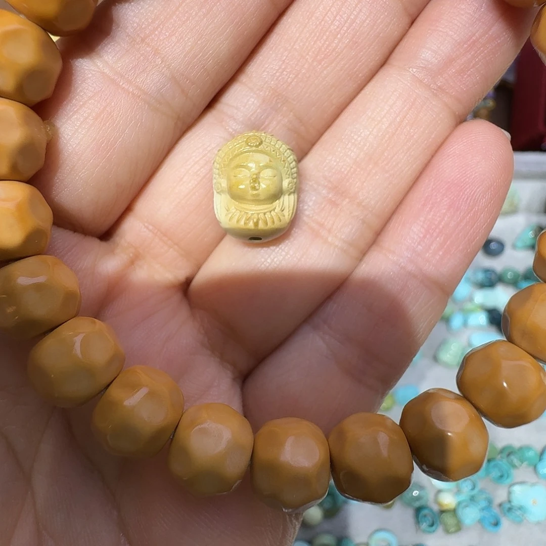 L***Y猴头核桃手串配饰
