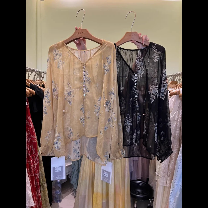 2025年夏装时尚新款法式气质花卉V领宽松衬衫女薄款防晒长袖衬衣