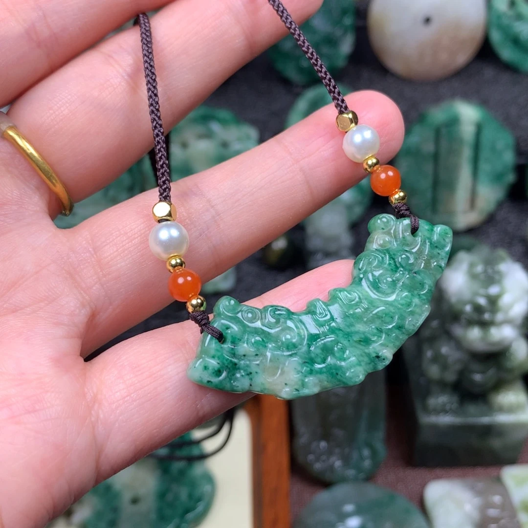 独山玉未镶嵌颈饰