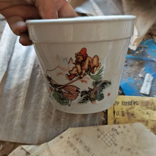 库存微瑕三打白骨精花盆