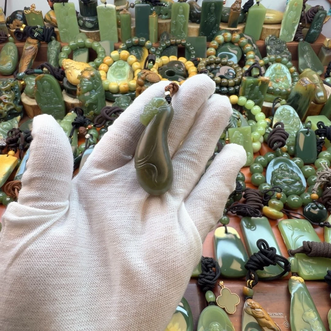 岫岩老玉（透闪石质玉）未镶嵌颈饰