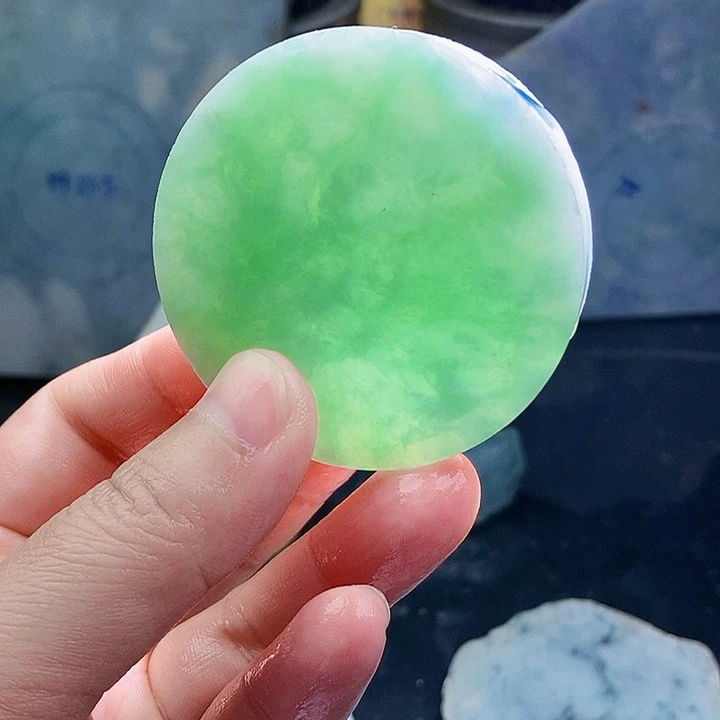 翡翠未镶嵌颈饰毛料38