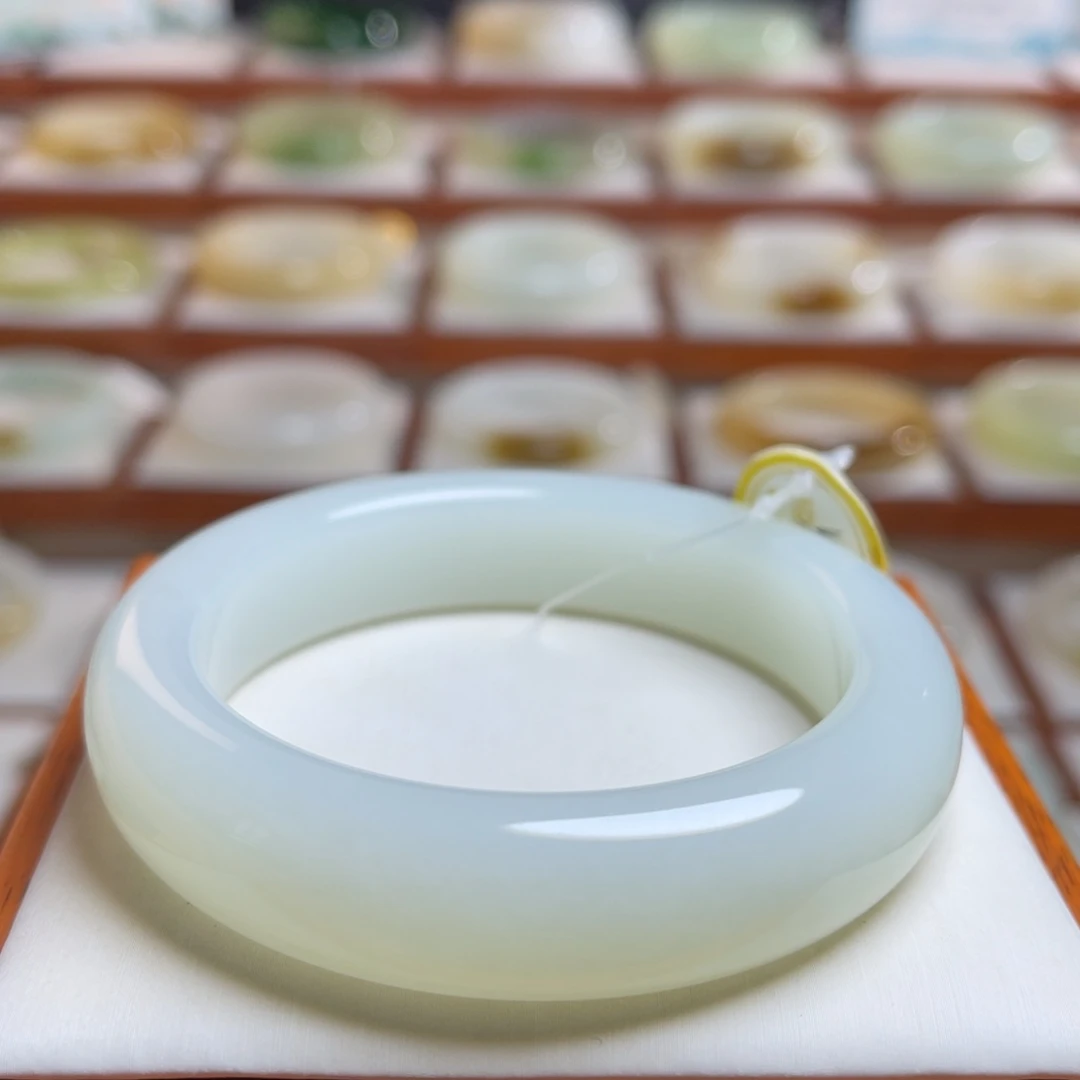 【闪购商品】未镶嵌手镯和田玉被****爱