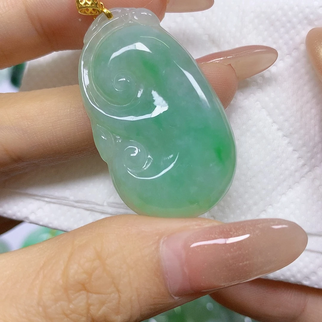 谁***谁颈饰18K金镶嵌翡翠挂件
