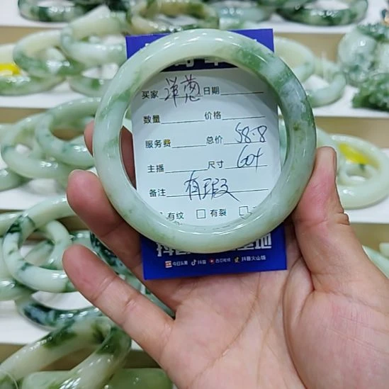 伤***葱透闪石-蛇纹石玉未镶嵌手镯