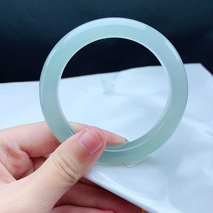 翡翠手镯未镶嵌53圈