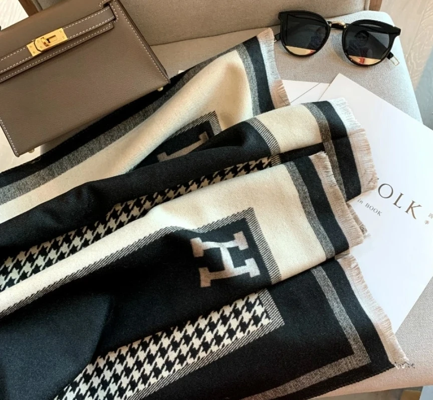 【LA777黑白色围巾】时尚百搭女士围巾