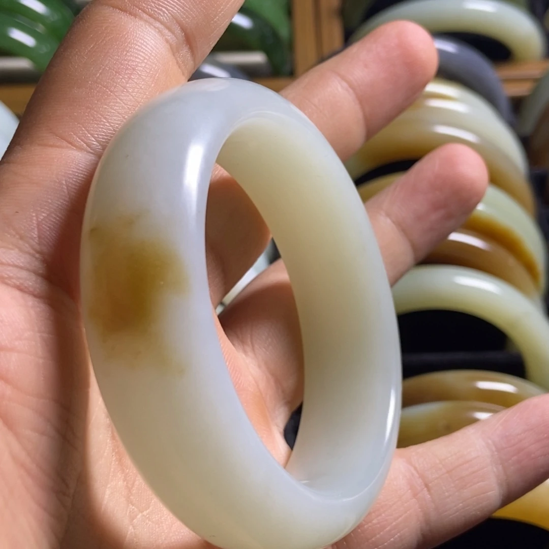 和田玉（糖玉）未镶嵌手镯