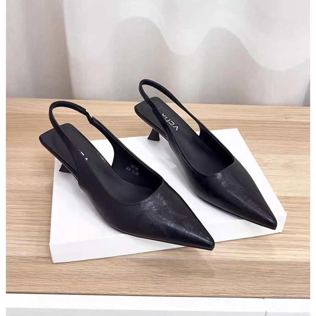 25018  新款时尚气质细跟尖头半包凉鞋