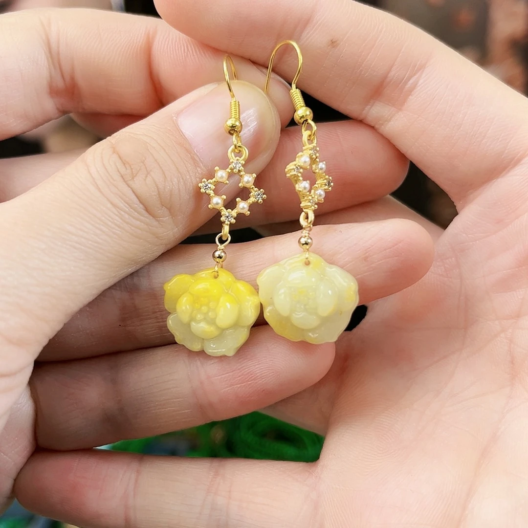翡翠颈饰未镶嵌耳饰多样性