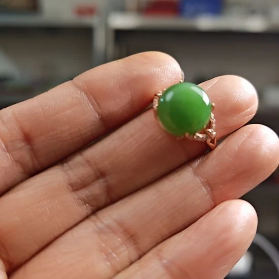 未镶嵌戒指和田玉云**璃