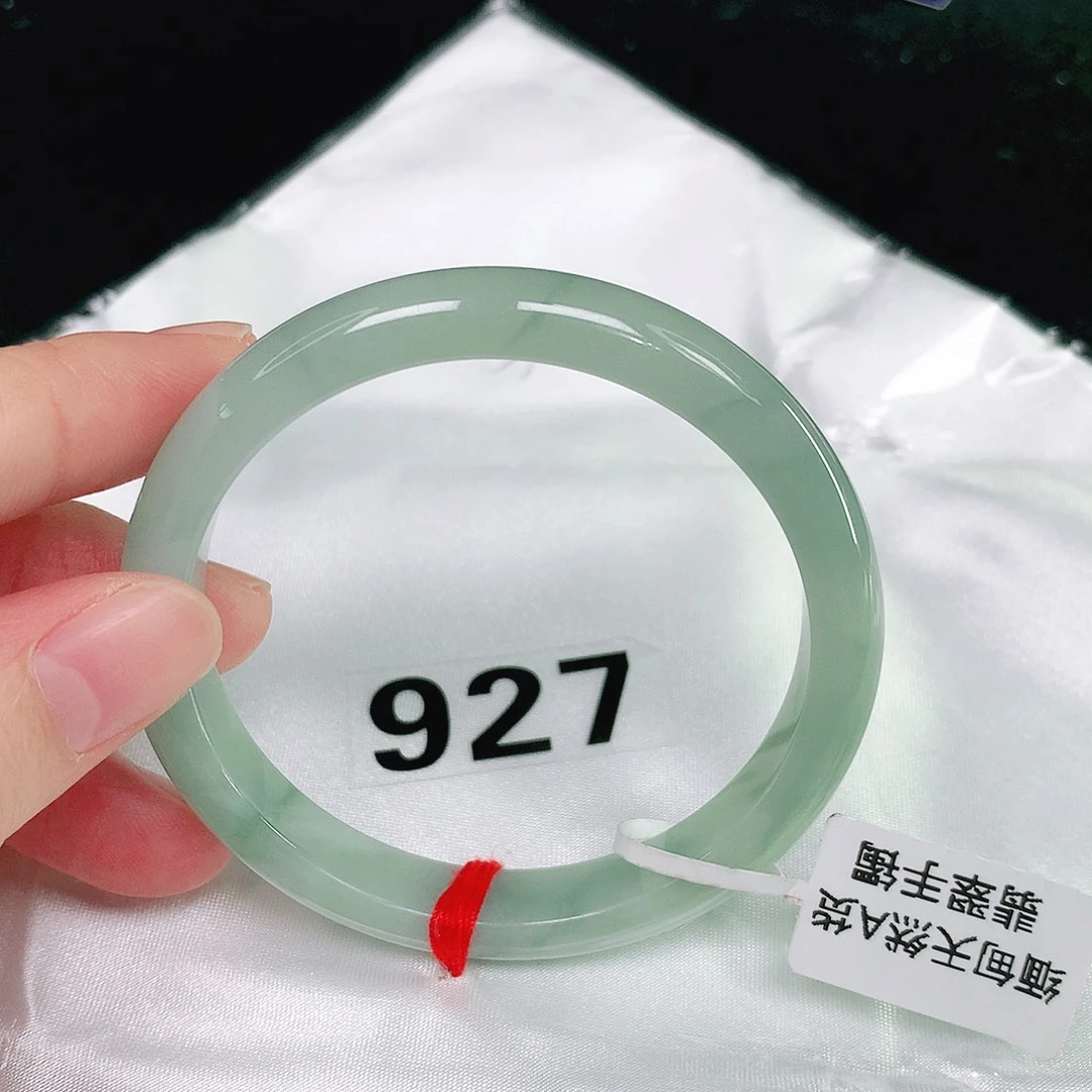翡翠手镯未镶嵌翡翠手镯未镶嵌