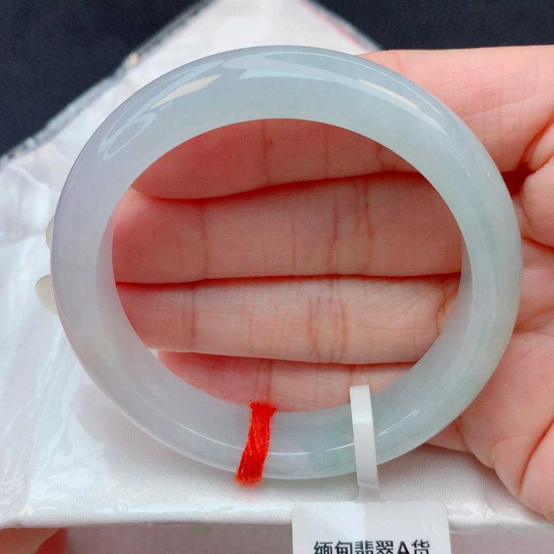 翡翠未镶嵌手镯53.8圈 细糯冰绿底半山水意境有白棉