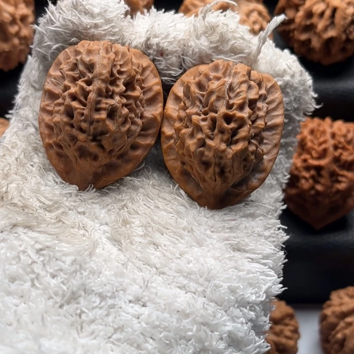 4***1文玩核桃把件红皮鸡心