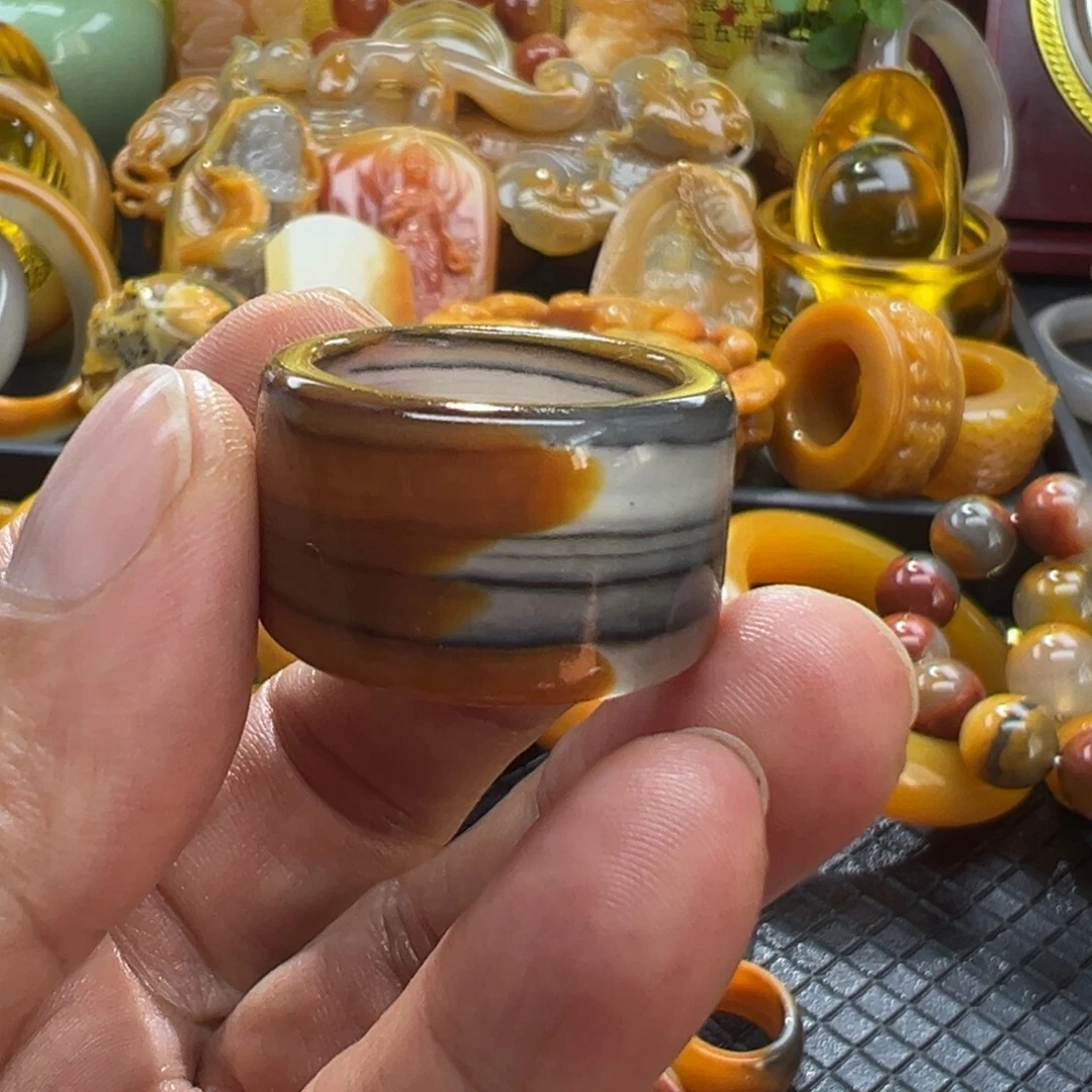 石英质玉未镶嵌颈饰