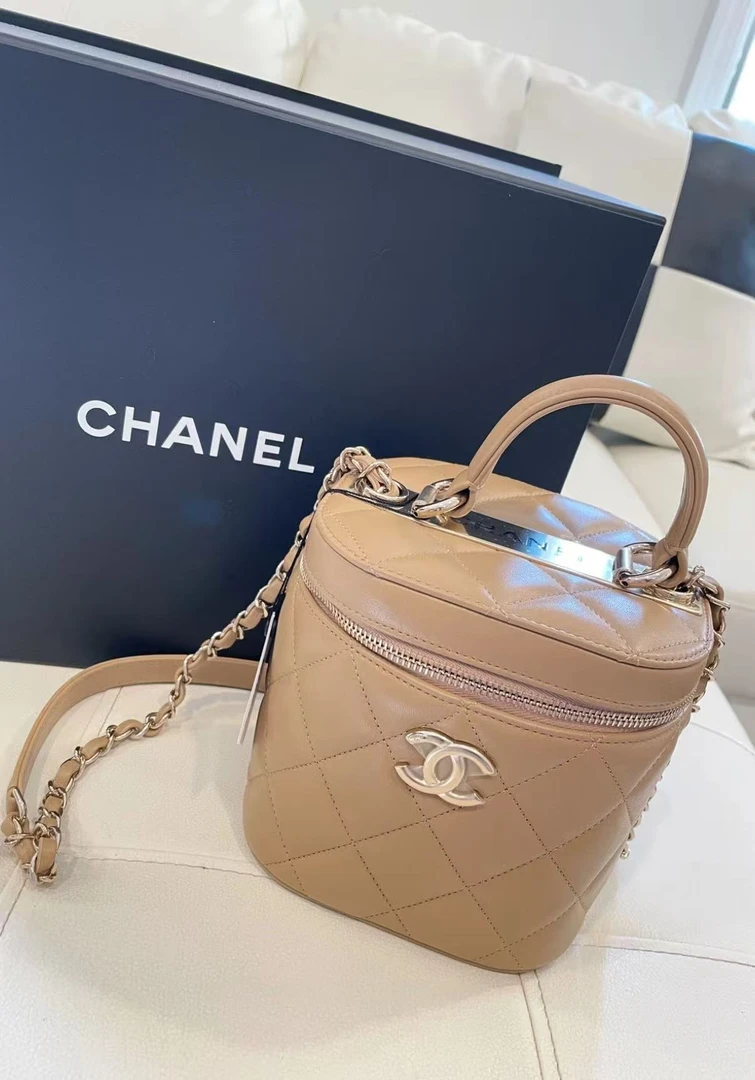 95新 Chanel/香奈儿 GGStrendy cc圆筒化妆包奶茶色金扣 68428775