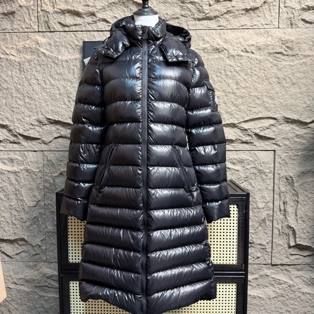 99新 MONCLER 胸围43衣长94 1码 黑色moka漆面长款羽绒服 M440