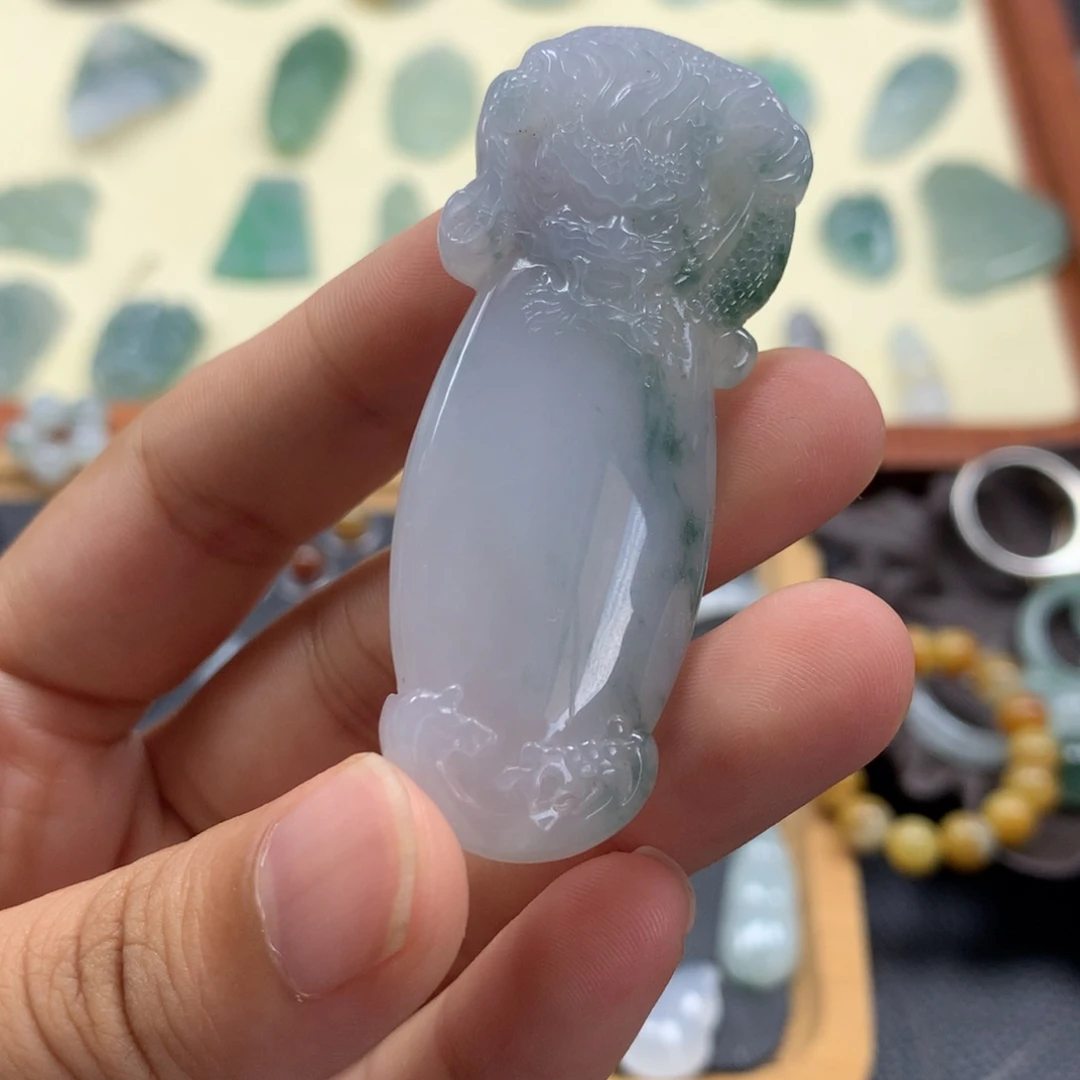 翡翠未镶嵌颈饰龙柱