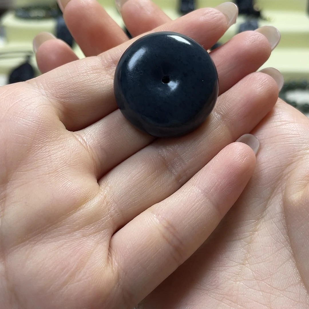 和田玉（墨玉）未镶嵌颈饰平安扣入门