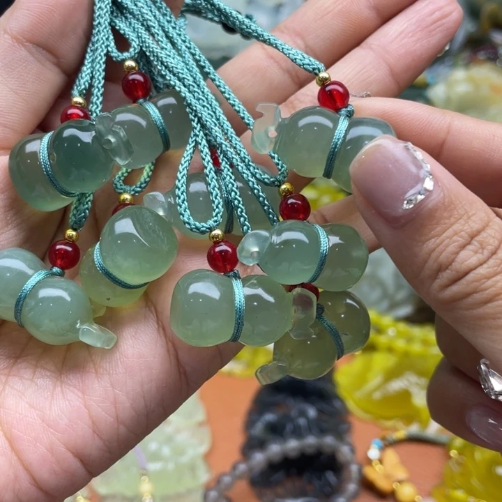 蛇纹石玉未镶嵌吊坠